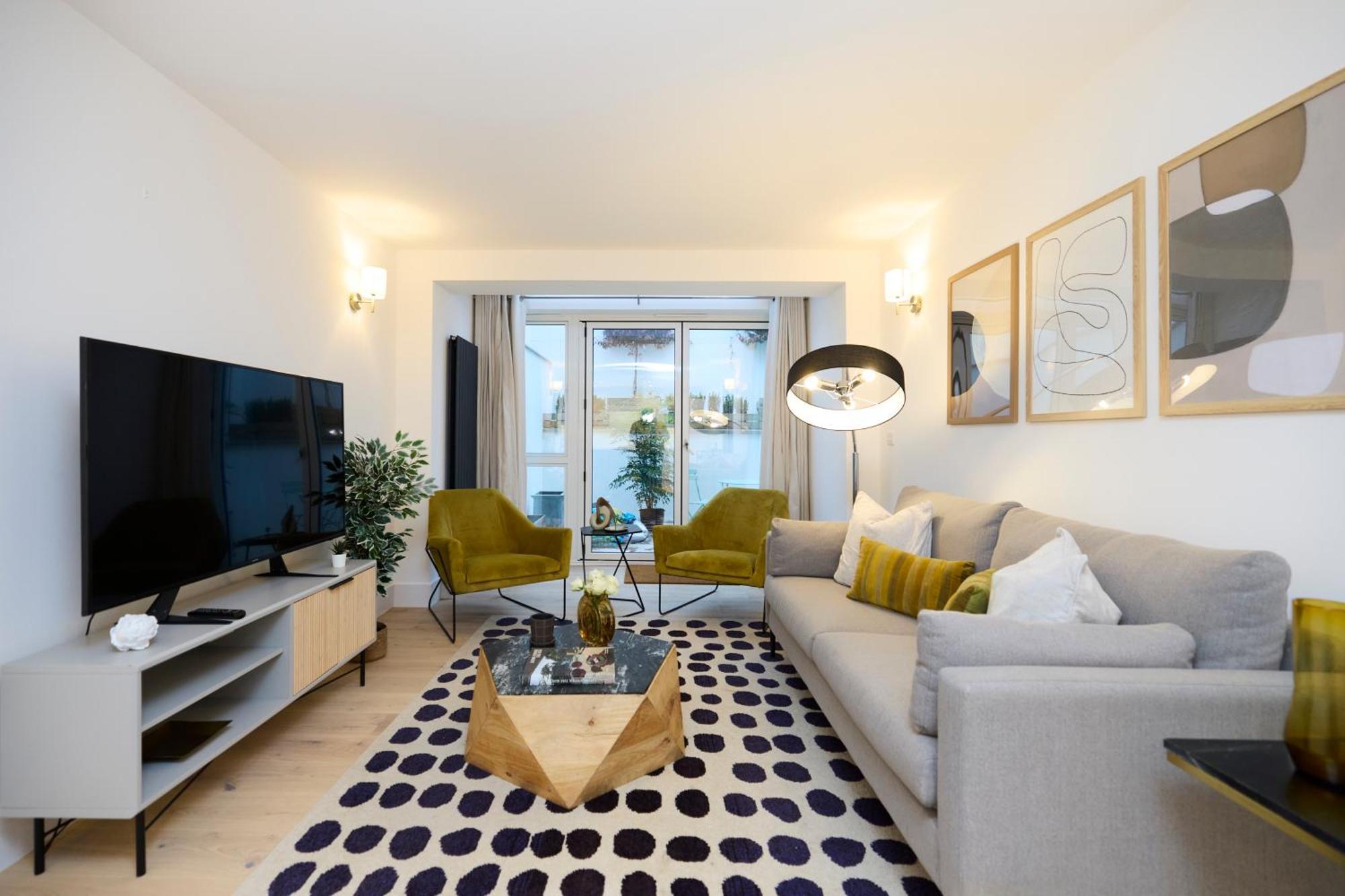The Melbray Gem - 2bdr With Courtyard * Londra